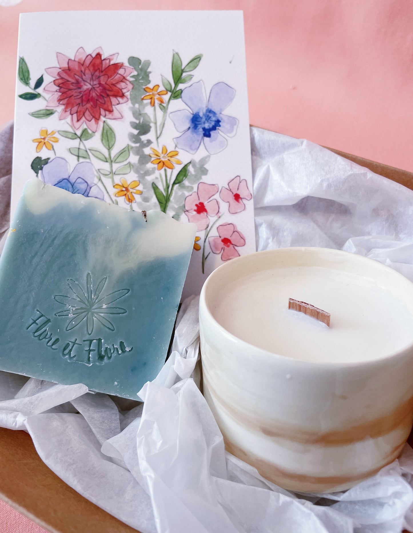 Ensemble la bougie dans une tasse